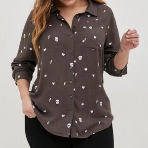 NWT Torrid 1X Skull Dark Grey Lizzie Rayon Crepe Button-Up Long Sleeve Shirt